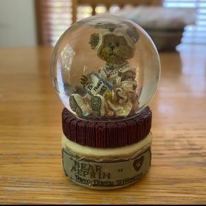 Boyds bear the bear stone collection.  No box.  1st edition 1e/5079.